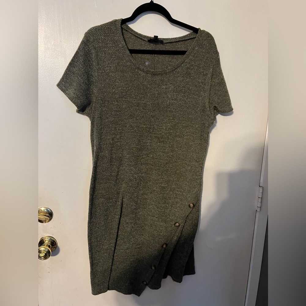 Knit dress new with out tags knee length accent buttons